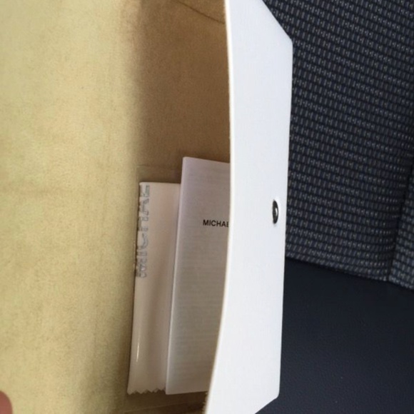 Oversized Michael Kors Sunglasses (lightweight) - Picture 5 of 5